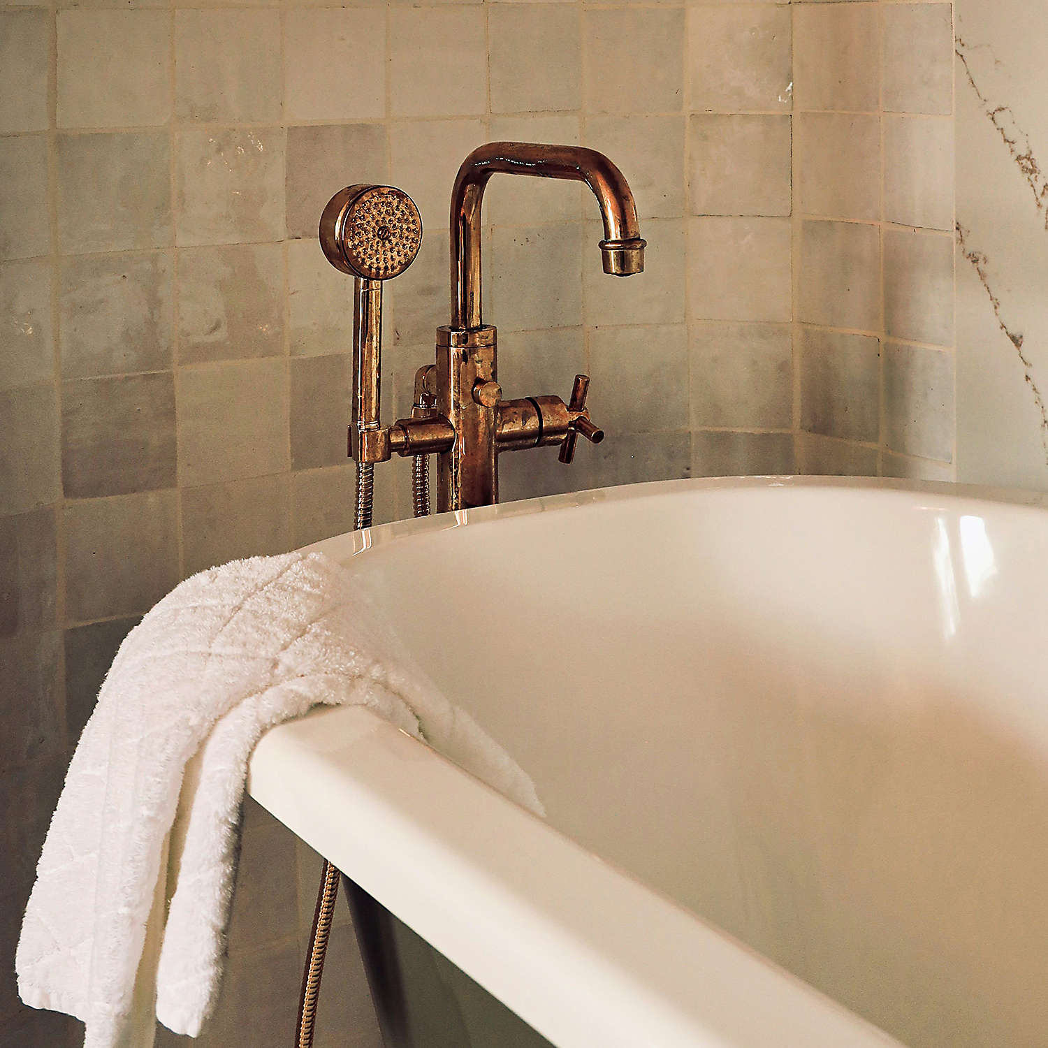 Gewerbeverein-Bad-Wimpfen-Bad-Sanitaer Detailaufnahme einer nostalgischen Badewann zur Veranschaulichung des Sanitär-Gewerbes Gewerbeverein Bad Wimpfen