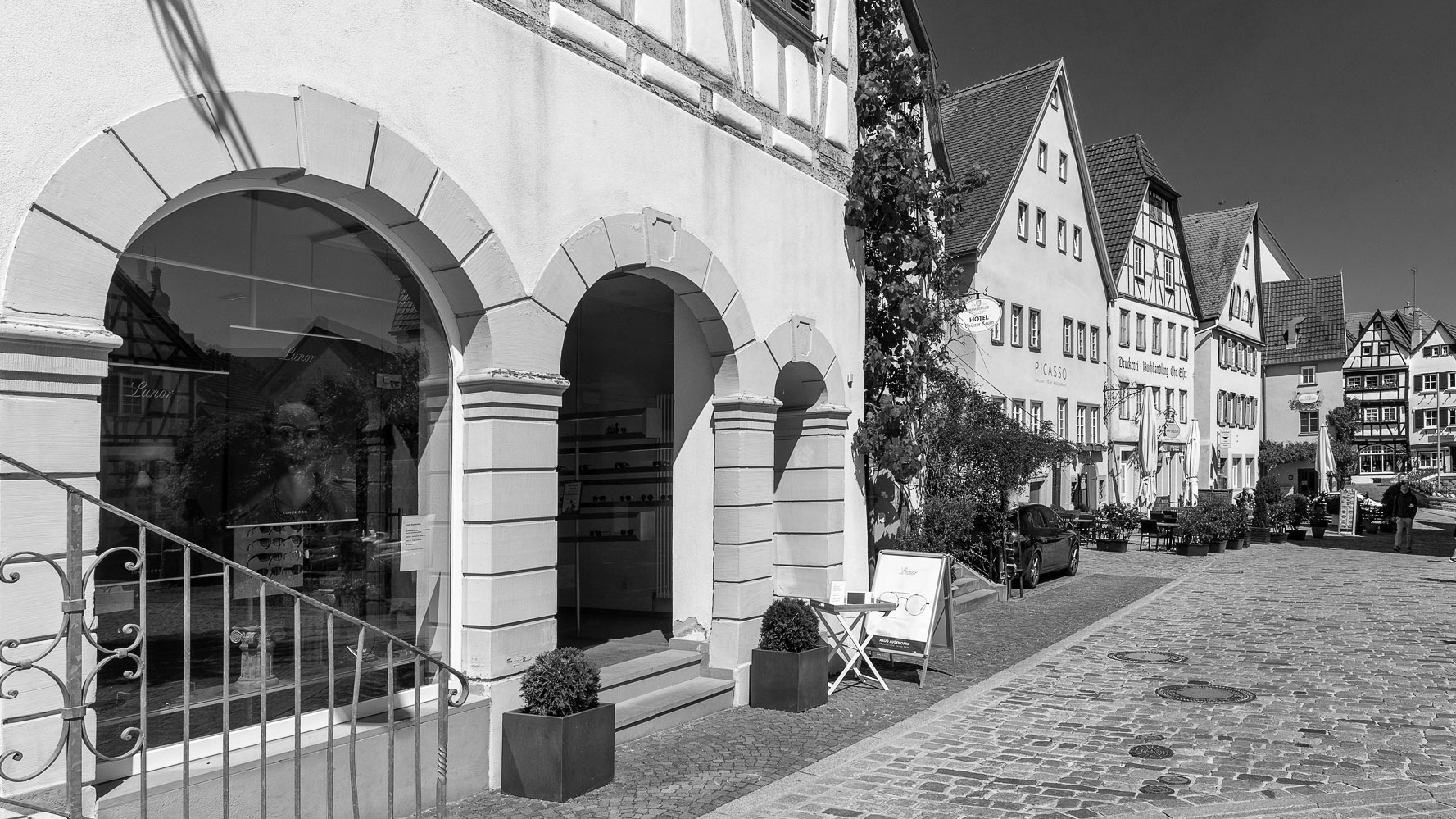 Pflastersteinstraße und Fachwerkhäuser mit Ladengeschäft Gewerbeverein Bad Wimpfen