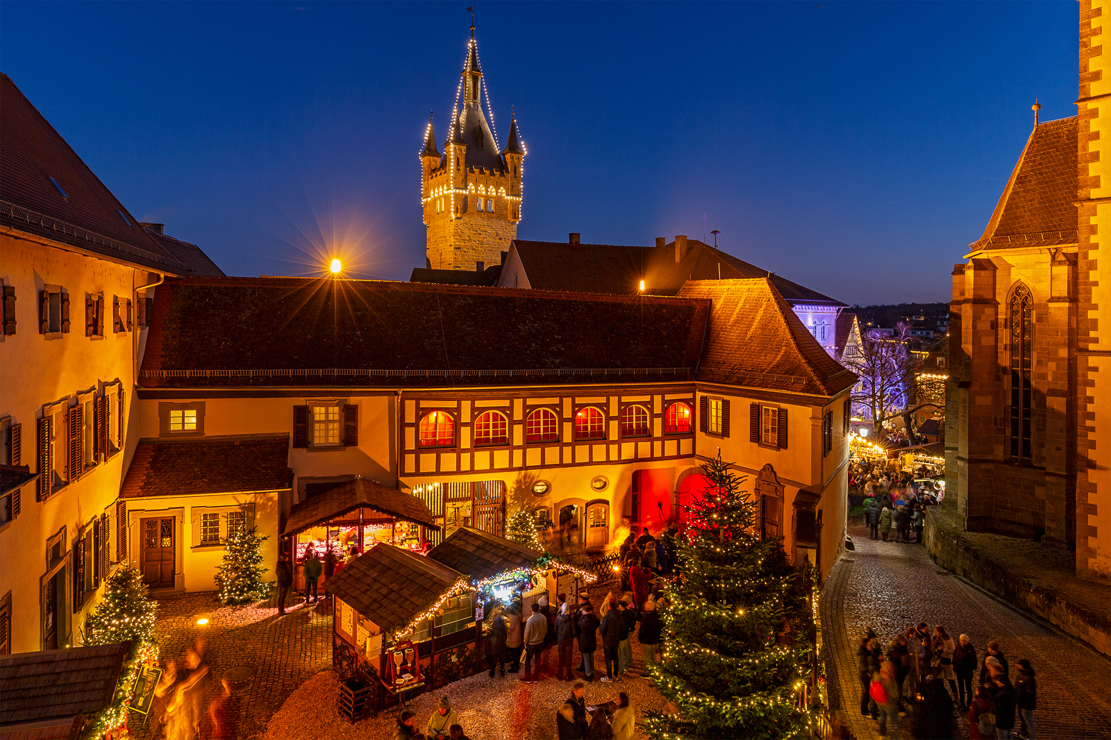 Weihnachtsmarkt Bad Wimpfen mit Fachwerkhäusern